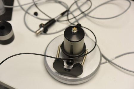 Stanowisko do wzorcowania mikrofonów pomiarowych i kalibratorów akustycznych Stanowisko do wzorcowania mikrofonów pomiarowych i kalibratorów akustycznych